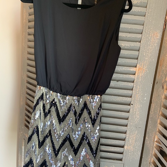 Short black sequin dress - Picture 3 of 4